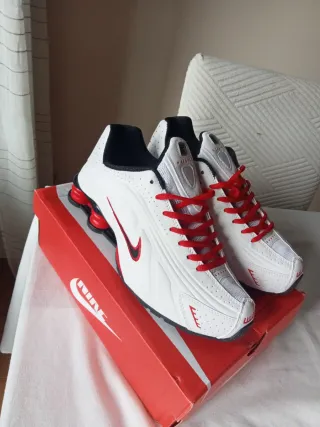 Nike Shox R4 Blancas y Rojas