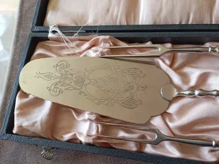 Antiguos utensilios repostería con caja