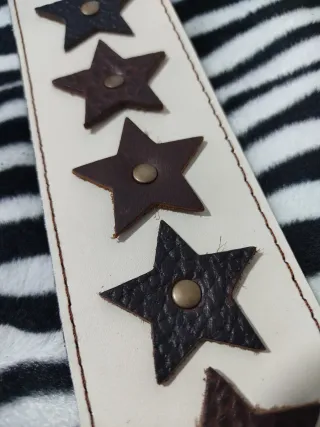 Correa 100% cuero estrellas, guitarra o bajo
