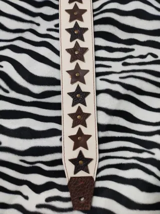 Correa 100% cuero estrellas, guitarra o bajo
