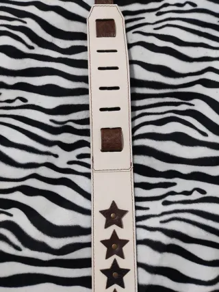 Correa 100% cuero estrellas, guitarra o bajo