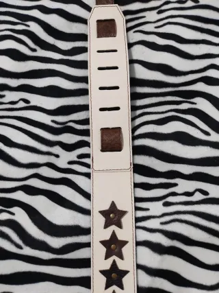 Correa 100% cuero estrellas, guitarra o bajo