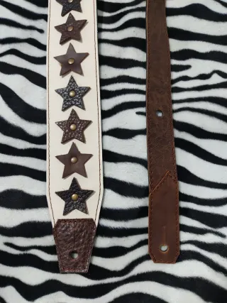 Correa 100% cuero estrellas, guitarra o bajo