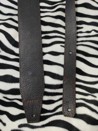 Correa 100% cuero estrellas, guitarra o bajo