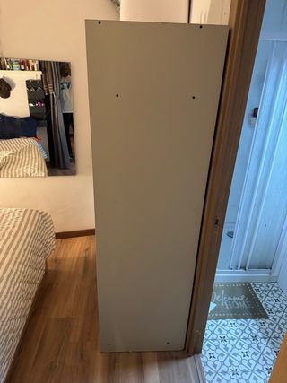 Armario beige/gris madera y plástico