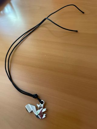 Collana con ciondolo scoiattolo stilizzato