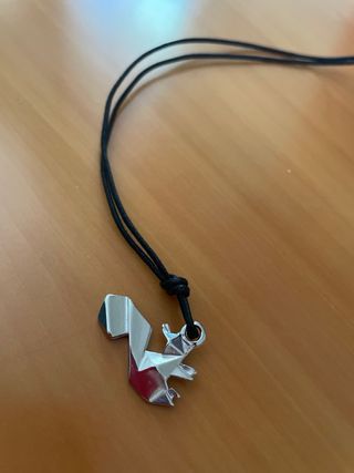 Collana con ciondolo scoiattolo stilizzato