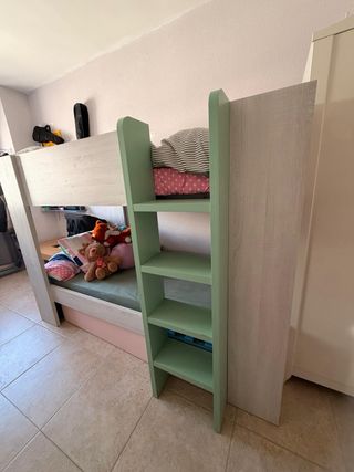 Litera de madera para niños