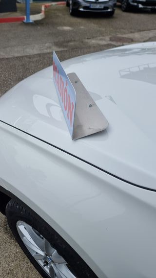 Carteles anunciadores para compraventa de coches.