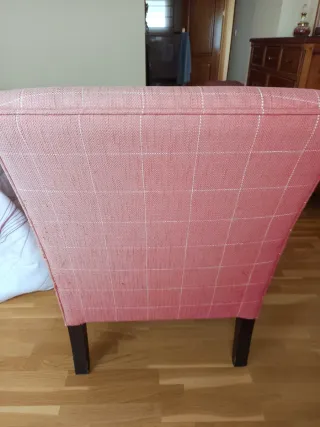 Sillón rosa a cuadros