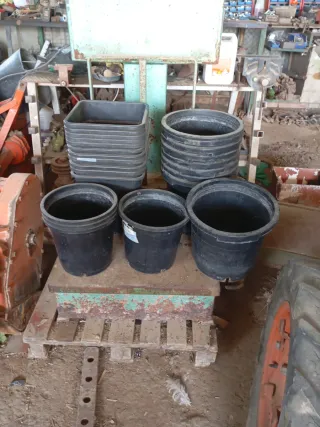 16 macetas 18L + 4 macetas 12L