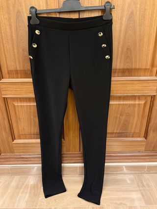 Leggings Zara negros con botones dorados