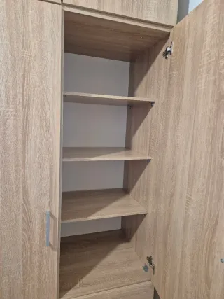 Armario de madera roble