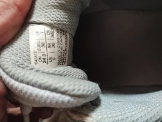 Zapatillas ASICS Blancas y Grises