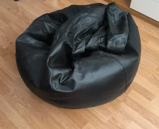 Puff pera negro cuero
