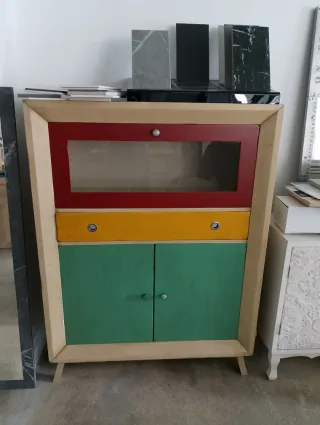 Cómoda de madera maciza con cajones y puertas NUEV