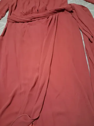 Vestido elegante color maquillaje