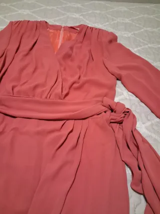 Vestido elegante color maquillaje