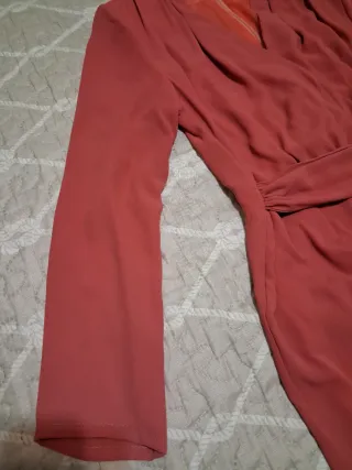 Vestido elegante color maquillaje