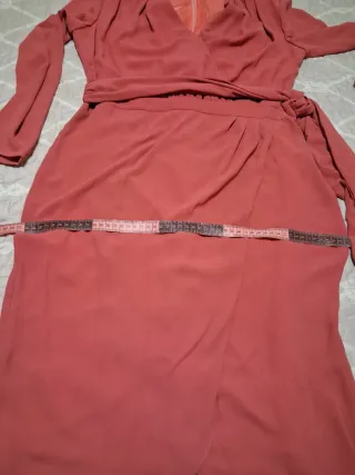 Vestido elegante color maquillaje