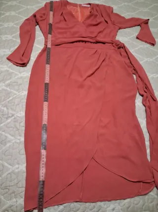 Vestido elegante color maquillaje