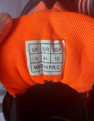 Zapatillas deportivas naranjas y negras talla 44