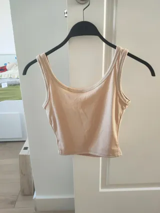 Top tirantes beige
