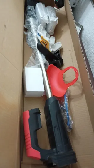 DESBROZADORA INALÁMBRICA RECARGABLE 2 BATERÍAS.