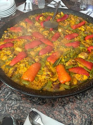 Busco camareras y cocineras