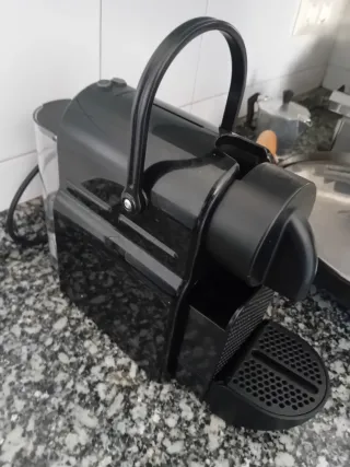 Cafetera Nespresso Inissia Negra