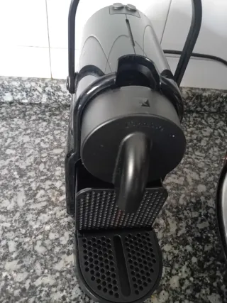 Cafetera Nespresso Inissia Negra