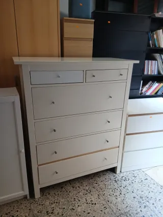 Cajonera blanca y madera
