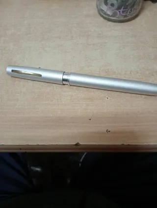 Carrete de pesca mini dorado