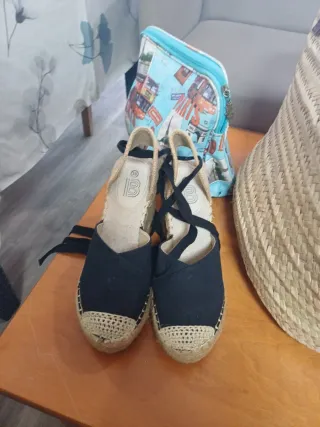 Sandalias cuña negras y beige talla 38