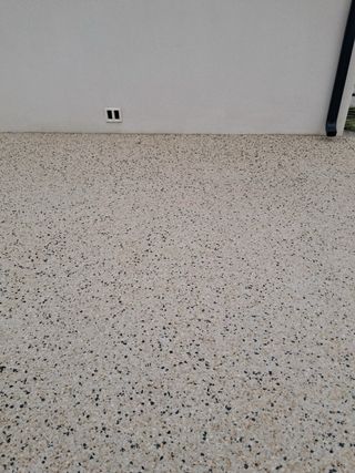 Pavimento hormigón decorativo con brújula