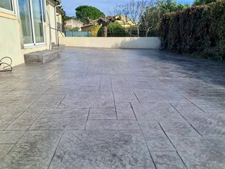 Pavimento hormigón decorativo con brújula