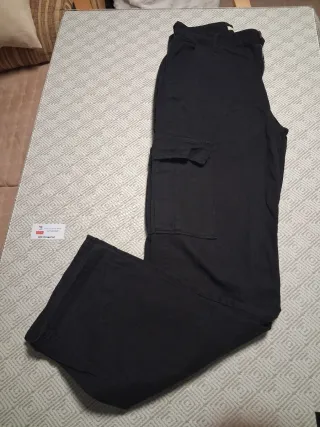 Pantalón cargo negro