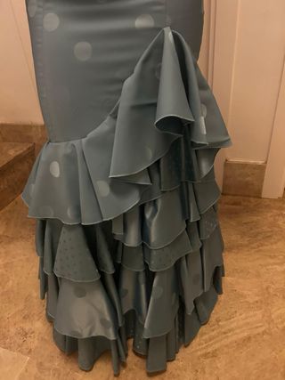 Traje de flamenca azul con lunares