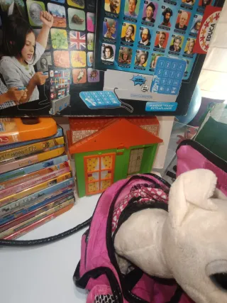Lote infantil: DVD, muñecos y juego