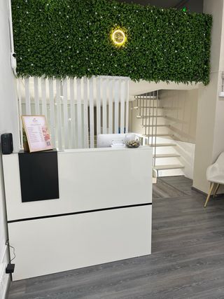 Por motivo de viaje se traspasa studio de belleza