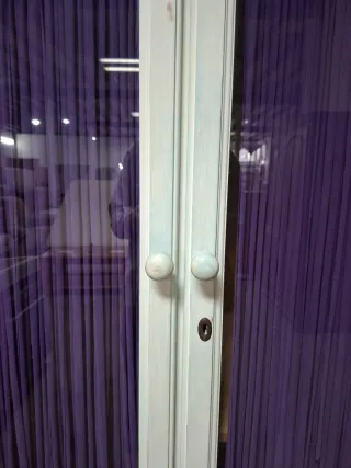Armario blanco puertas de cristal