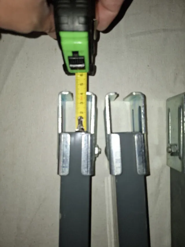 Set di quattro piedini metallici per sommiere