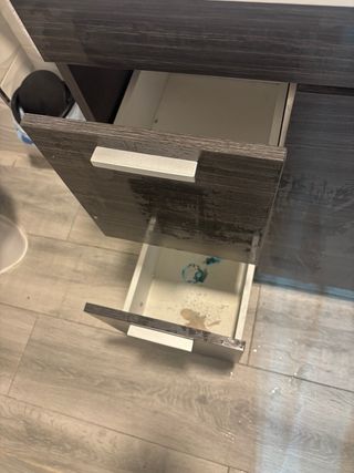 Conjunto Muebles Baño Madera Oscura gris.