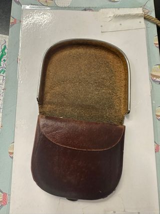 Monedero de piel antiguo