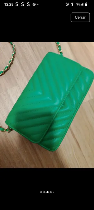 Bolso mujer verde con cadena dorada