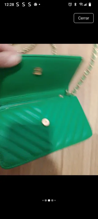 Bolso mujer verde con cadena dorada