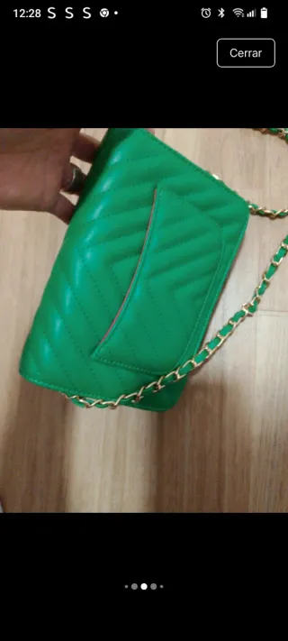 Bolso mujer verde con cadena dorada