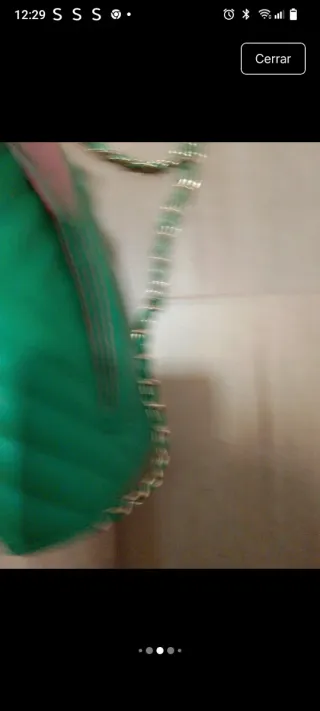 Bolso mujer verde con cadena dorada
