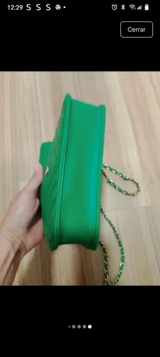 Bolso mujer verde con cadena dorada