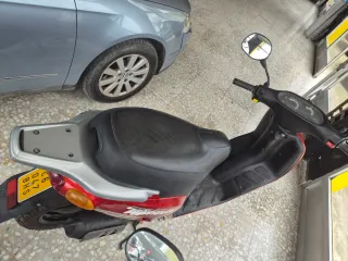 Piaggio Typhoon Scooter Roja y Negra